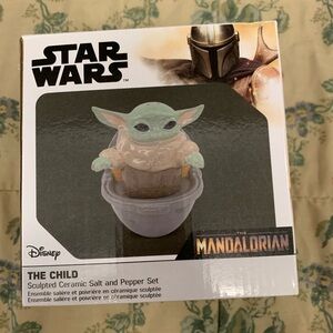 Star Wars “the child” Grogu Salt and Pepper set